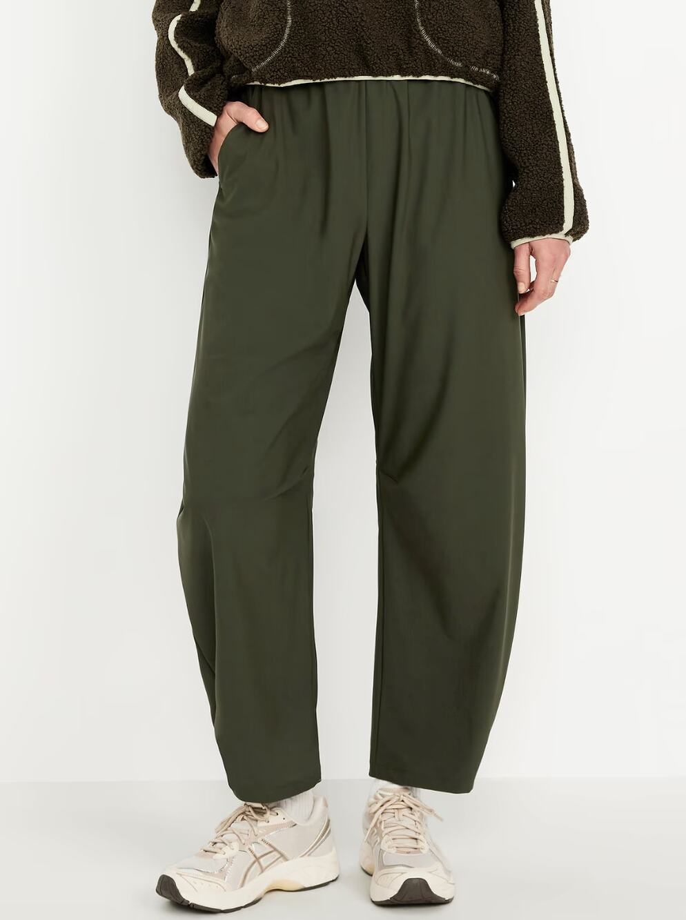 Old Navy Green SleekTech Barrel Ankle Pants Size Small
